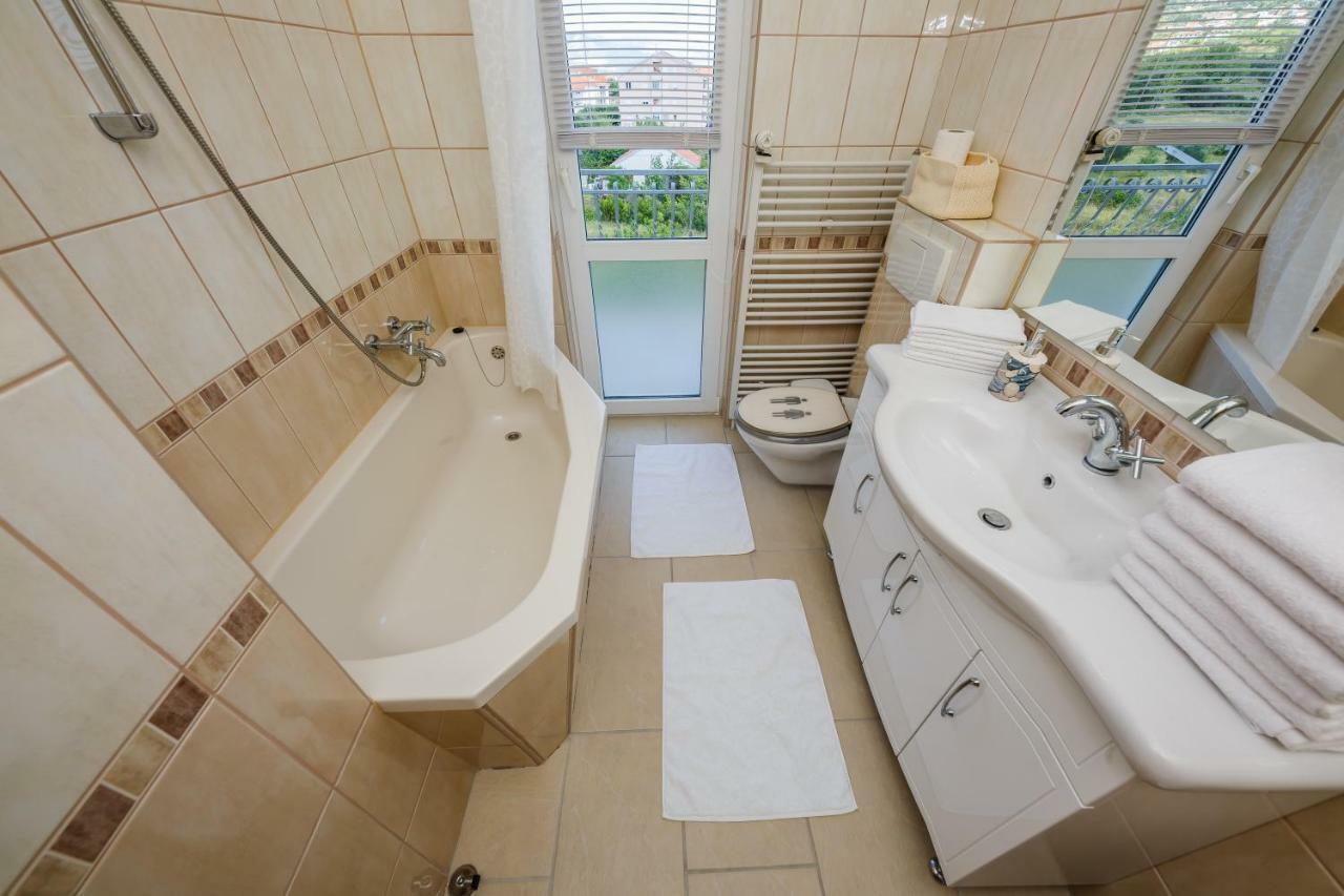 Apartman Lucija Kastela Exterior photo